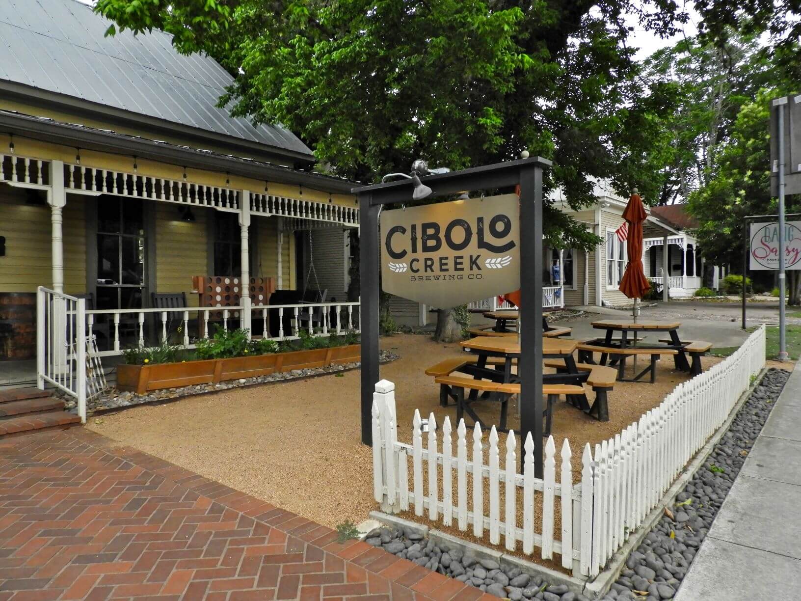 Cibolo Creek Brewing Company patio and store front