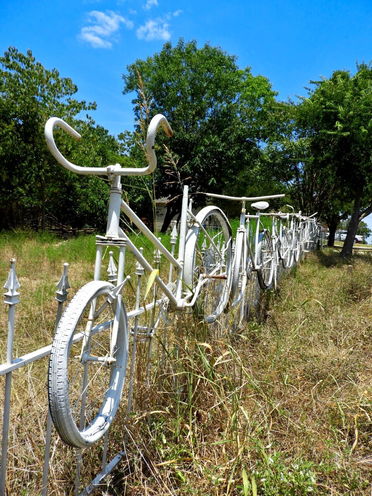 Salado: a white bicycle fence instead of a tradition picket fence